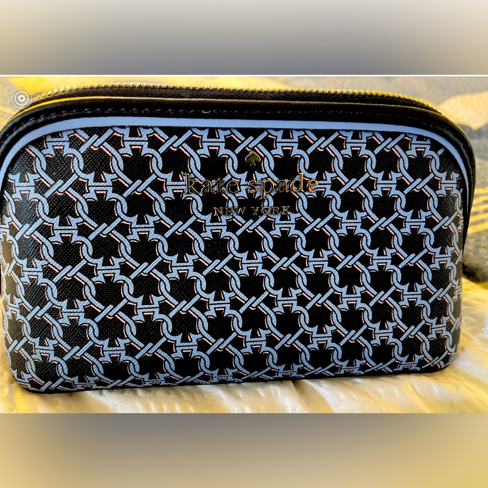 Kate Spade makeup bag. In great condition!